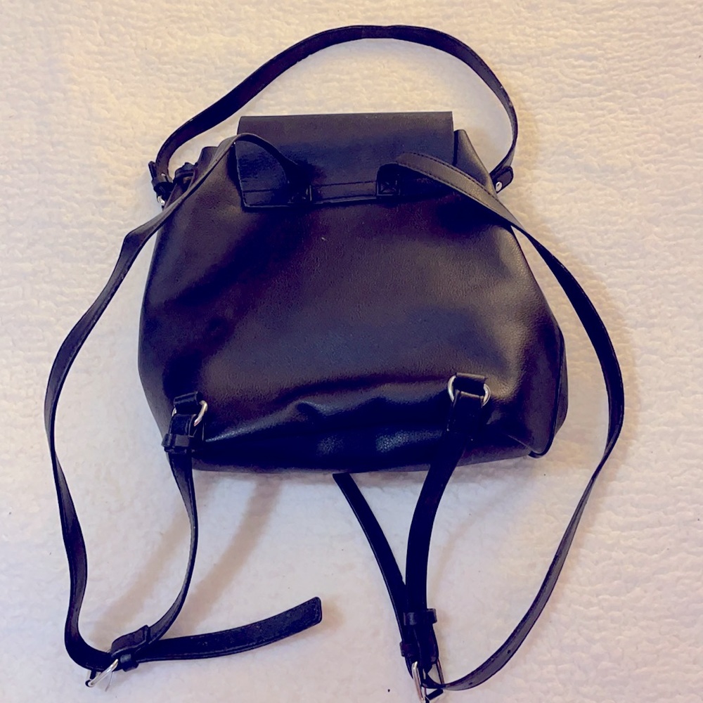 🌸💟 FINAL SALE 💟🌸 Zara Black Faux Leather Backpack - Picture 2 of 8